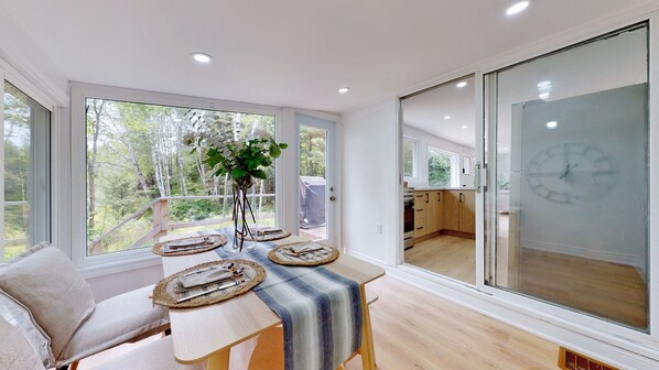 Dining - Modern Lakefront Escape In Muskoka (Emsdale)