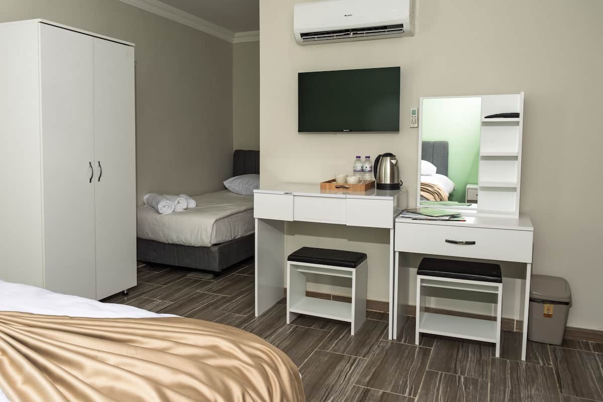 Habitación familiar | Minibar, wifi gratis y ropa de cama
