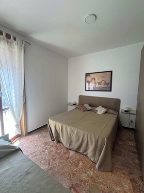 Iron/ironing board, WiFi, bed sheets - Magnolia Apartment - Short-Term Rentals in Italy (Borghetto Santo Spirito)