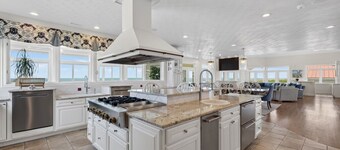 Oceanfront Beach Estate / Pool / Hot Tub / Arcade