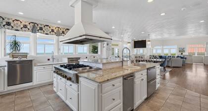 Oceanfront Beach Estate / Pool / Hot Tub / Arcade