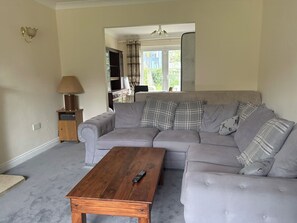 Living area - En-suite bedroom with use of shared spaces in spacious house in ideal location. (Dublin)