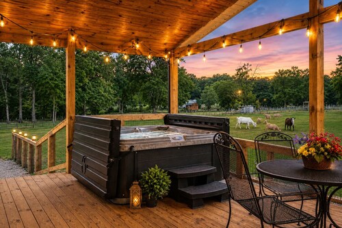 Smallville Farm Retreat * Sleeps 29
