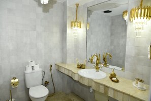 Shower, hair dryer, towels, soap - Stunning Apartment at the Agadir Marina (Agadir)