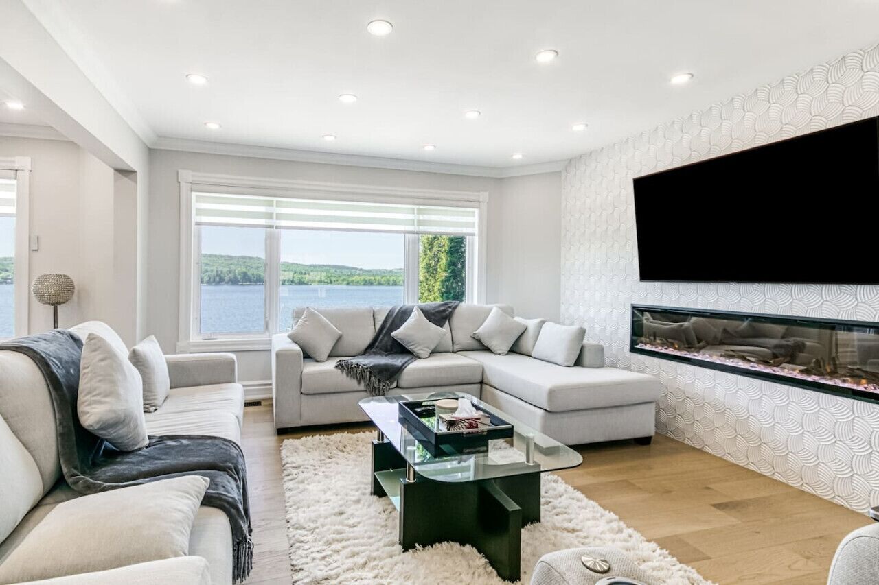 Luxe Lake Front | Sauna | Pool Table | Firepit - Grand Sudbury