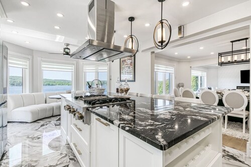 Luxe Lake Front | Sauna | Pool Table | FirePit