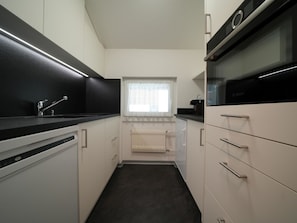 Kühlschrank, Mikrowelle, Ofen, Geschirrspüler