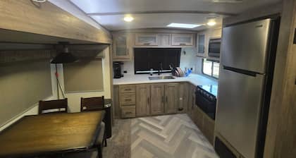 Tranquil 1-bedroom camper in Steinhatchee near attractions! 4 full hook up lots