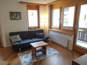 A cozy living room with a sofa, a small table, and a lamp. - Achat Appartement/Fewo 4-Bettwohnung Nr. 3 by Interhome (Saas-Fee)