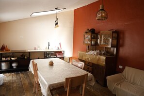 Classic Apartment, Patio, Courtyard View | Dining - Casa Felicia y Victor (Puno)