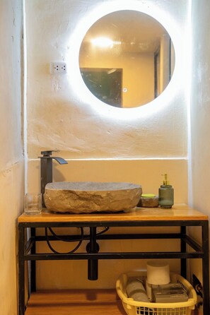 Comfort Triple Room, Patio, Courtyard View | Bathroom - Casa Felicia y Victor (Puno)