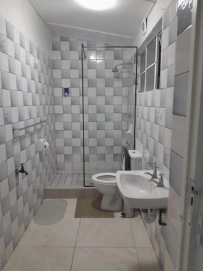Bathroom - BKaap1 Queens and Kings Guest House (Cape Town)