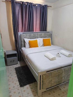Iron/ironing board, WiFi, bed sheets - Modern 1BR Apartment near TRM Mall and Garden City Mall with Balcony & Wi-Fi (Nairobi)