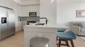 Kühlschrank, Esstisch