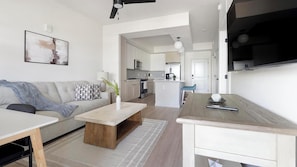 Smart TV - Landing | Stunning 1BD, Clubhouse, Gym (North Fort Myers)