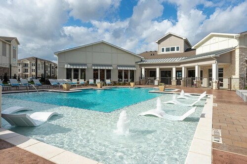 Landing | Beautiful 1BD, Game Room, Gym