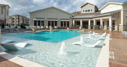 Landing | Beautiful 1BD, Game Room, Gym