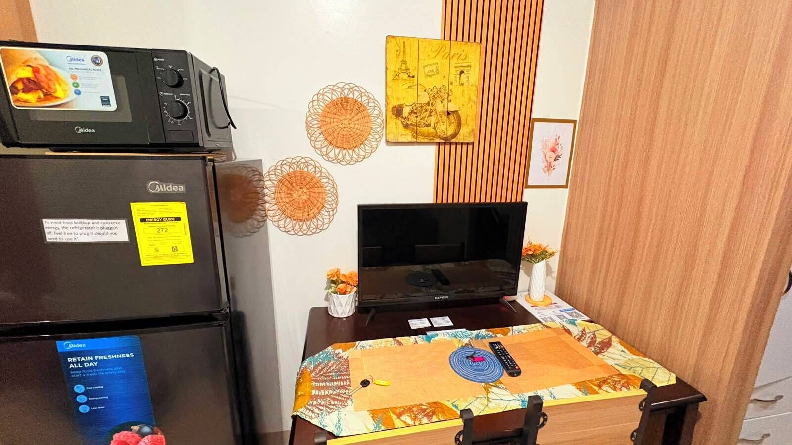 アパートメント 1 ベッドルーム | 専用キッチン | 小型冷蔵庫、電子レンジ、コンロ、調理器具と食器