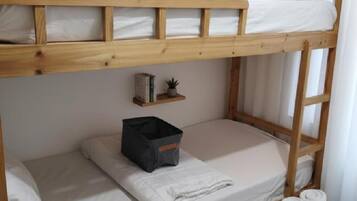 Apartment, 1 Bedroom | Meja, ruang kerja komputer riba, Wi-fi percuma