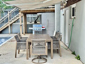 Outdoor dining - Peaceful Kitchener Getaway 5BR Home w/ BBQ & Modern Kitchen (Kitchener)