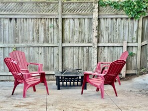 Terrace/patio - Peaceful Kitchener Getaway 5BR Home w/ BBQ & Modern Kitchen (Kitchener)