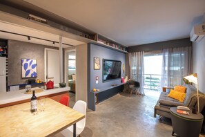 Smart TV - Cozy 1-bedroom apartment in serene São Paulo with AC gym and Pool (São Paulo)