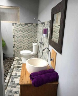 Bathroom - Abrisam Shareeah Family Homestay (Yogyakarta)
