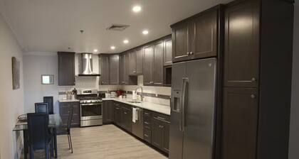 Main Street Hyannis 1-bedroom Apartment Walk Everywhere!