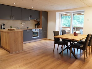 Kühlschrank, Mikrowelle, Ofen, Geschirrspüler