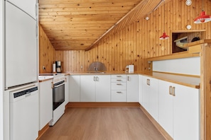 Coffee/tea maker, fridge, oven, stovetop - Holiday Home, Nysted - Lolland´s pearl: sea view (Nysted)