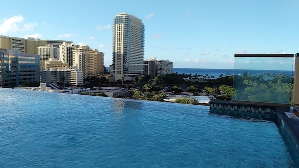 Pool - Amazing Waikiki Premiere Ocean View Resort – December 2026 (Honolulu)