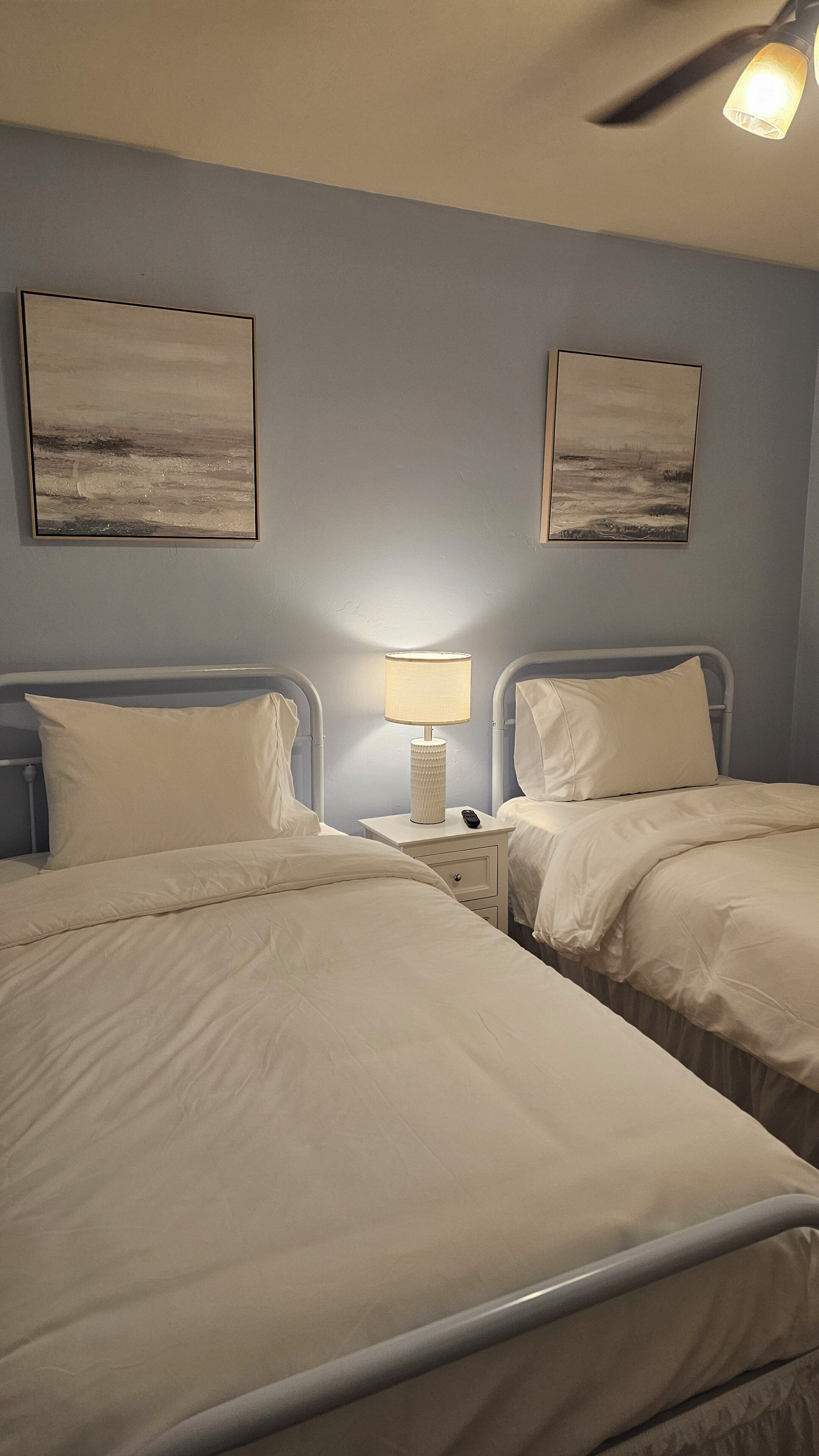 4 bedrooms, iron/ironing board, WiFi, bed sheets
