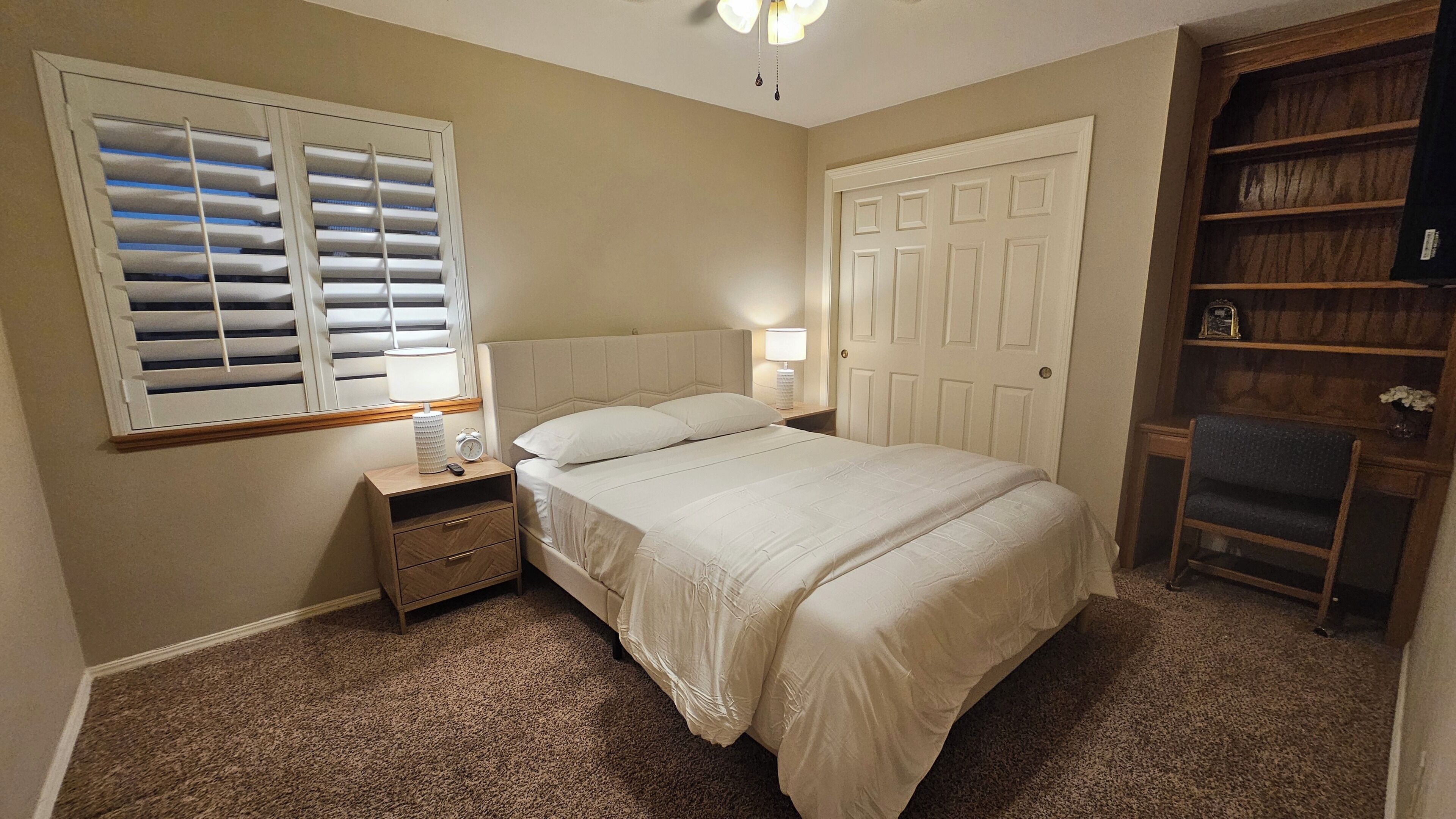 4 bedrooms, iron/ironing board, WiFi, bed sheets