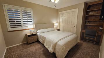 4 bedrooms, iron/ironing board, WiFi, bed sheets