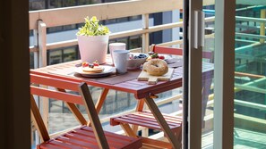 Dining - 3BR Home in Boavista w/ Balcony & AC by LovelyStay (Porto)