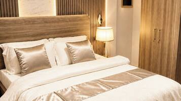 Double Room, Balcony, City View | Desk, laptop workspace, iron/ironing board, free WiFi
