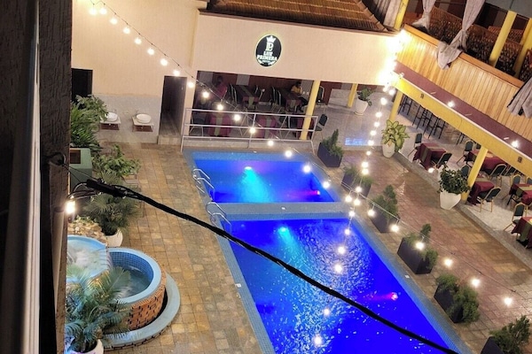 2 outdoor pools