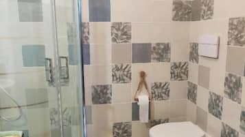 Camera tripla, vista giardino | Bagno