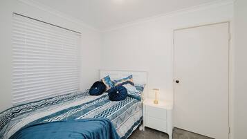 4 bedrooms, iron/ironing board, free WiFi, bed sheets