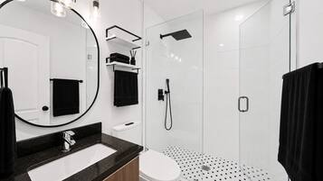 Shower, hair dryer, bidet, towels
