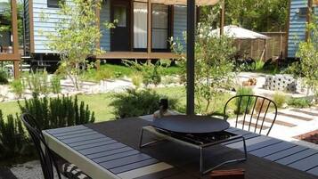 Deluxe Villa, Patio, Garden View | Outdoor dining