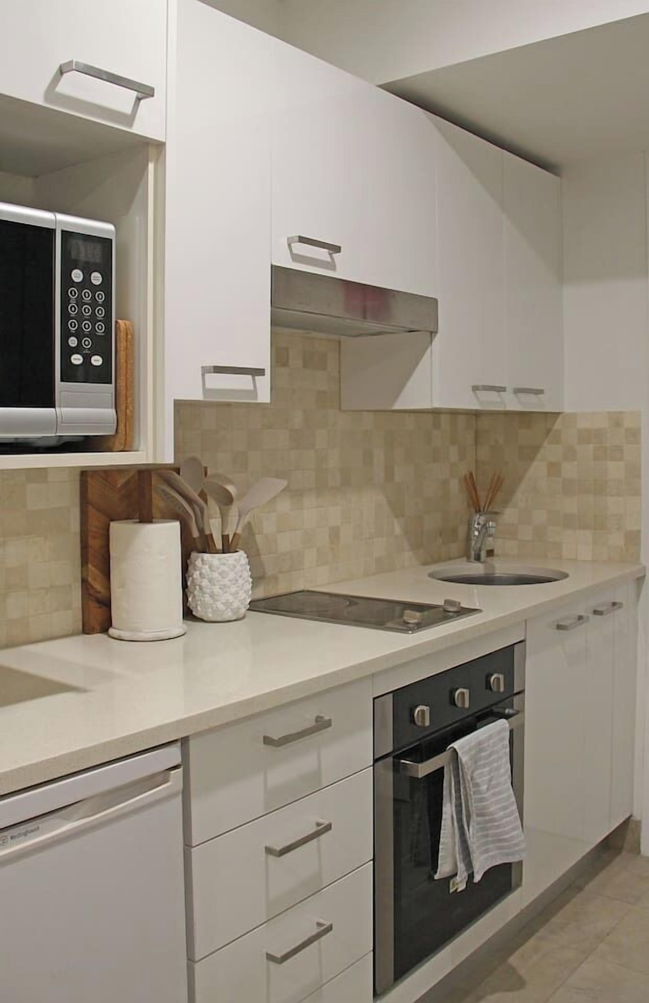 Fridge, microwave, stovetop, electric kettle