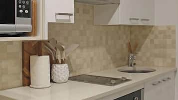 Fridge, microwave, stovetop, electric kettle