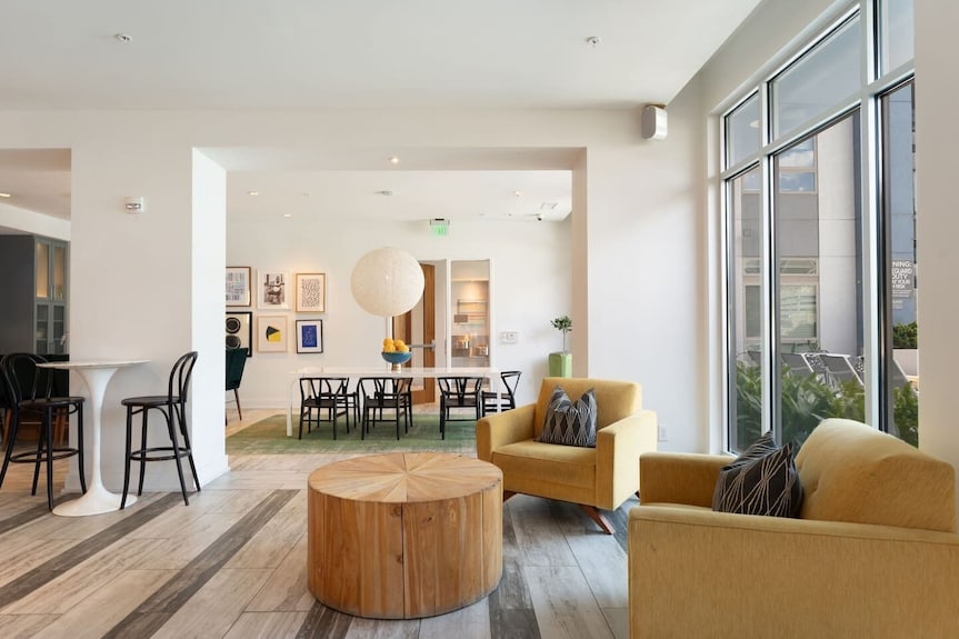 Cozy Carolina - Free Parking, Gym, Pool - Charlotte, NC