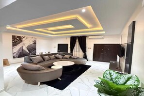 Living area - The Palms Apartment (Calabar)