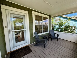 Terrace/patio - *NEW* Folk Fest Avail! Dog Friendly U-District (Butte)