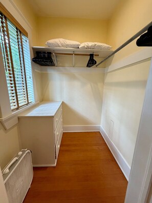 Interior - *NEW* Bring Fido! Reno Craftsman in Butte U Dist! (Butte)