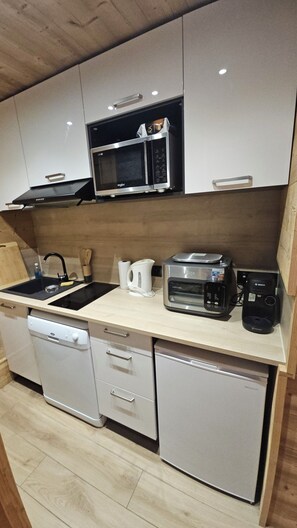 Private kitchen - Vrbo Property (Les Orres)