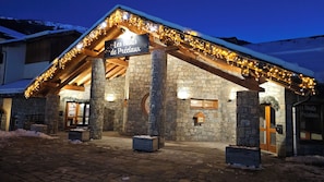 Esterni