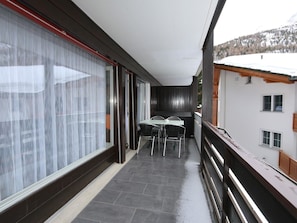 Outdoor dining - Egginer 2 Appartement/Fewo Egginer 2, 4-Bettwohnung by Interhome (Saas-Fee)